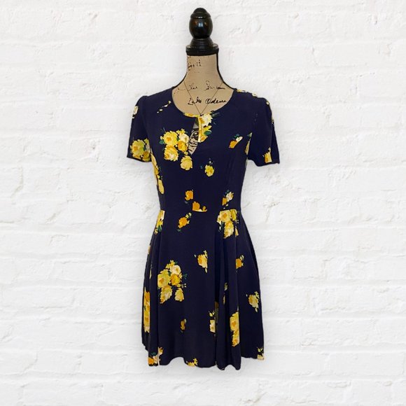 Taylor Swift's Kimchi Blue Ruby Keyhole Fit & Flare Dress - Picture 4 of 7